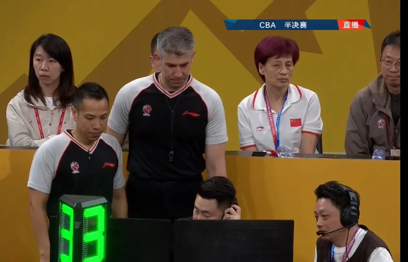 包含赛前社区盾传出新动向，广厦男篮再遭质疑，管理层表态：更衣室稳定，球队文化再被提及的词条