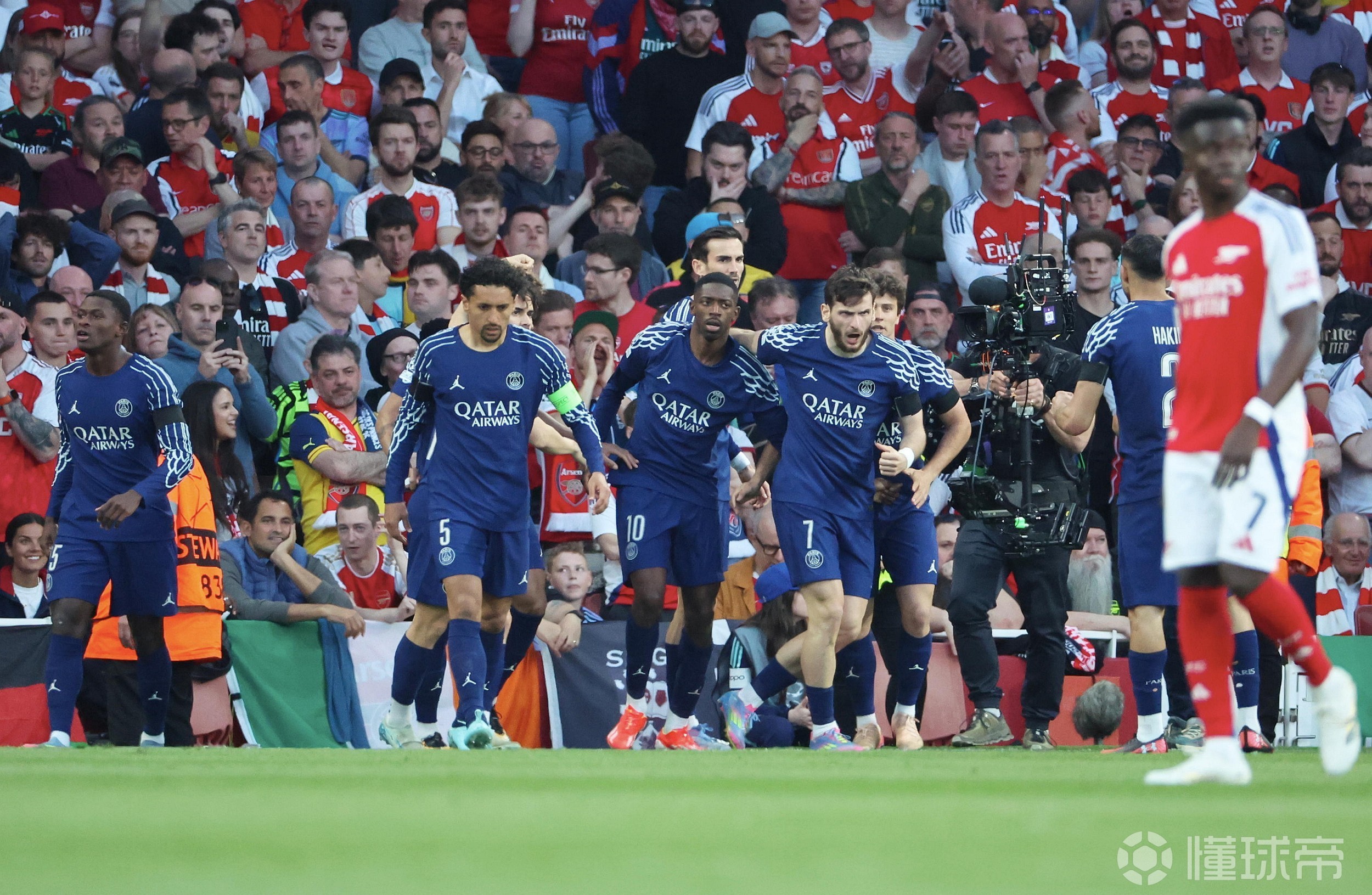 欧冠加时末段再迎强敌；阿森纳篮板制胜；主帅态度——底气十足；更衣室氛围转暖的简单介绍