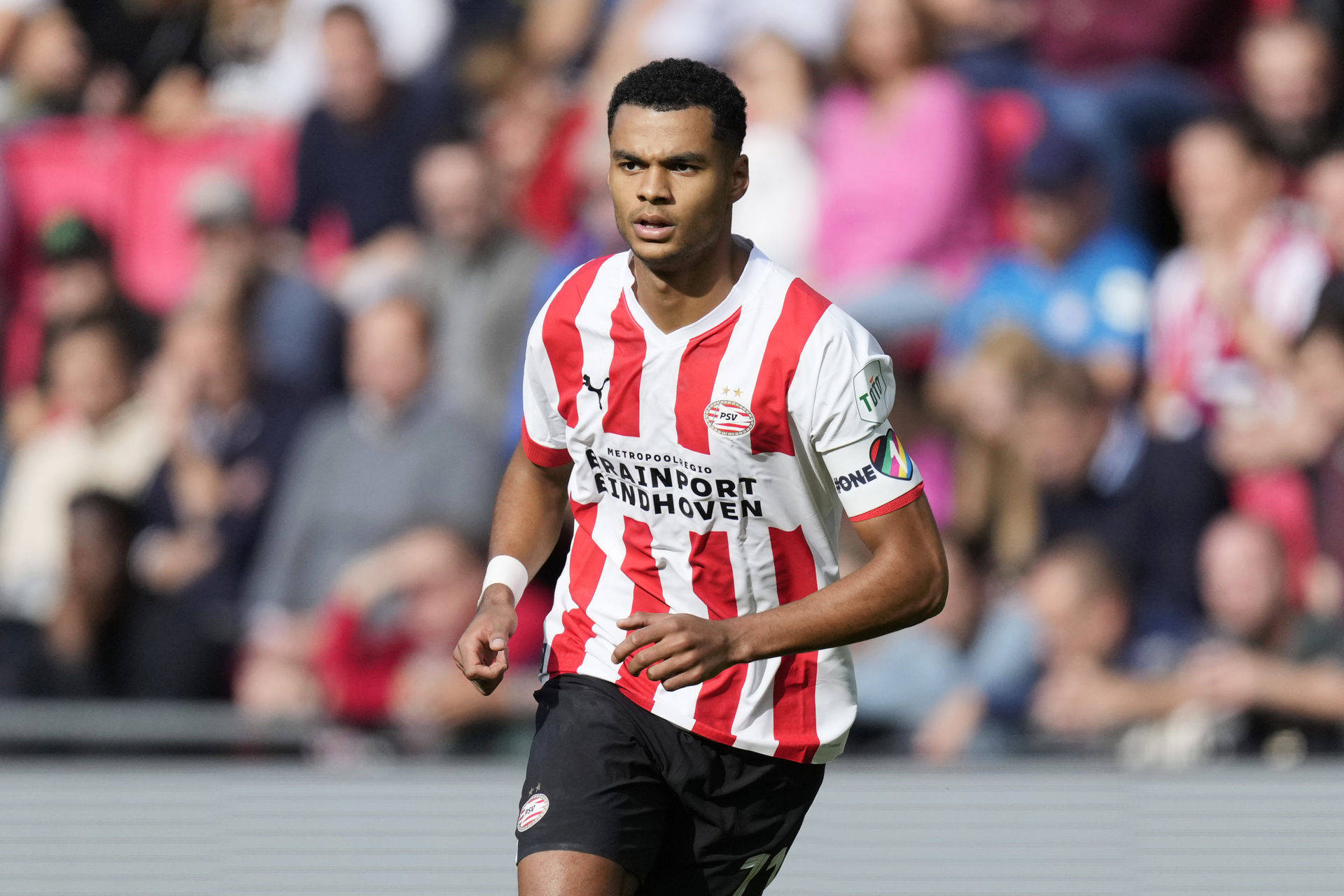 埃因霍温迎NBA季后赛关键赛，集结日豪取连胜，话题不断，赛程密集仍需轮换的简单介绍